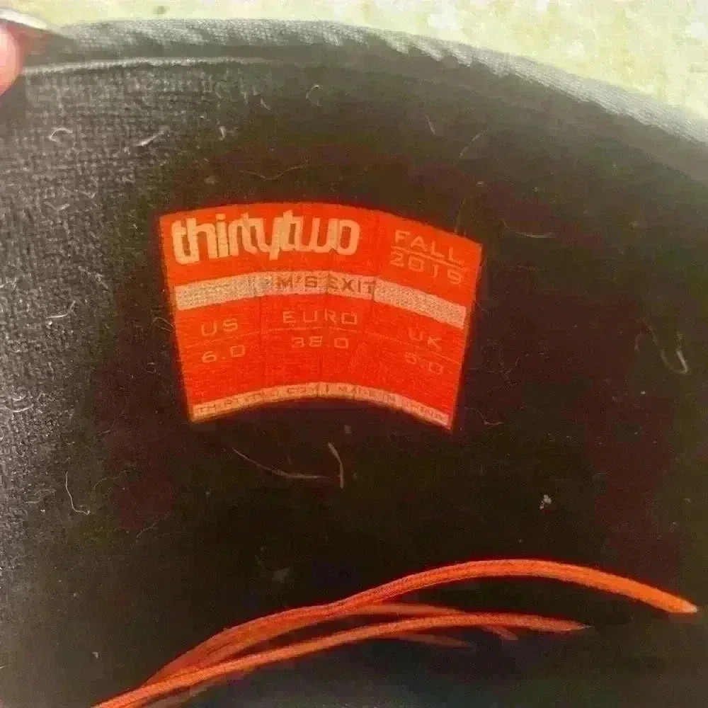 Thirtytwo Exit snowboard boots size 6